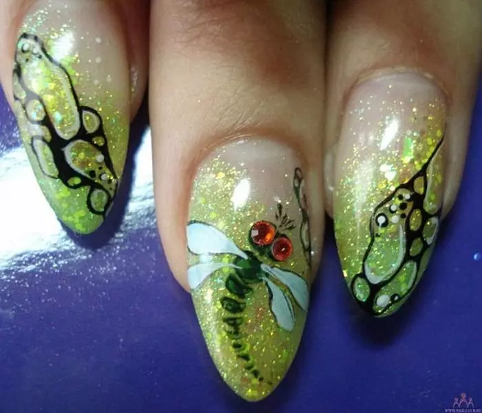 Manicure em cores verdes (38 fotos): características de design de unhas 24447_12