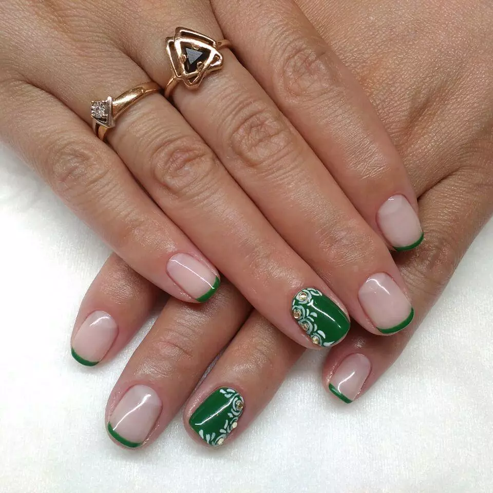 Manicure em cores verdes (38 fotos): características de design de unhas 24447_17