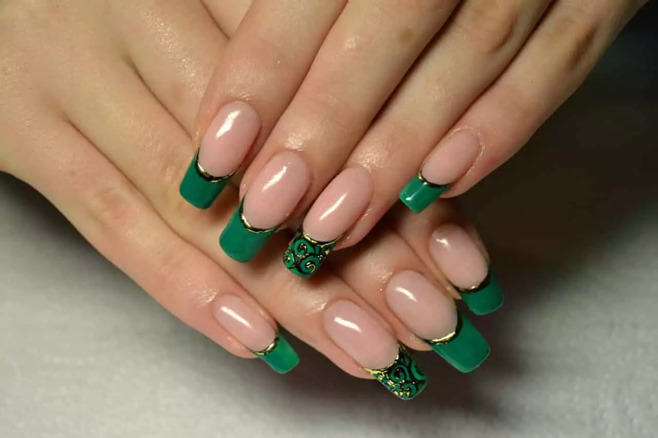 Manicure ee midabada cagaaran (38 sawirro): astaamaha naqshadeynta ciddiyaha 24447_18