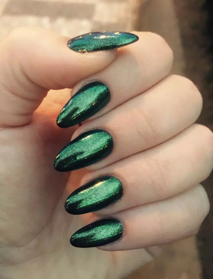 Manicure em cores verdes (38 fotos): características de design de unhas 24447_19