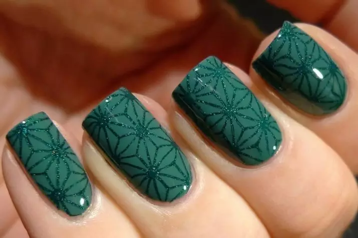 Manicure em cores verdes (38 fotos): características de design de unhas 24447_2