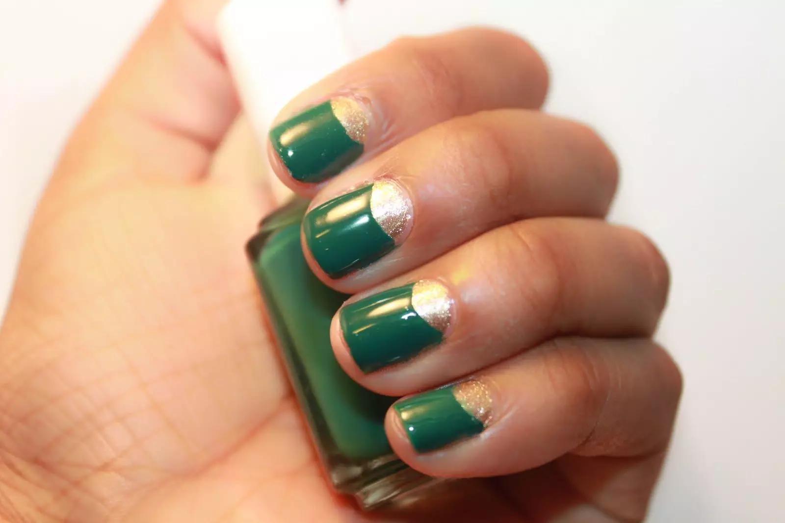 Manicure em cores verdes (38 fotos): características de design de unhas 24447_21