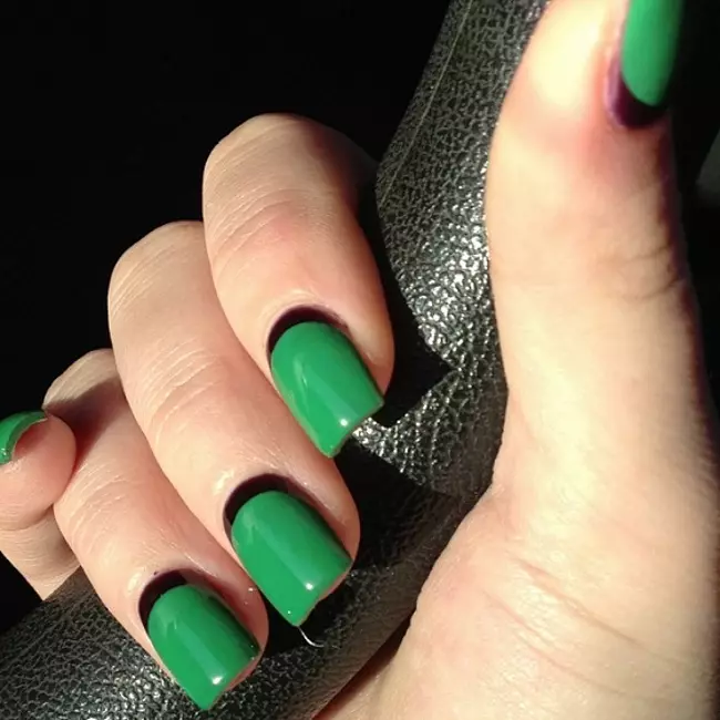 Manicure em cores verdes (38 fotos): características de design de unhas 24447_22