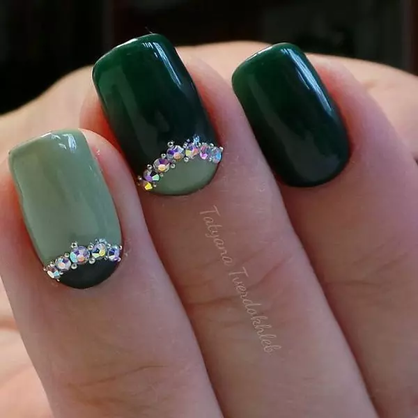 Manicure em cores verdes (38 fotos): características de design de unhas 24447_23