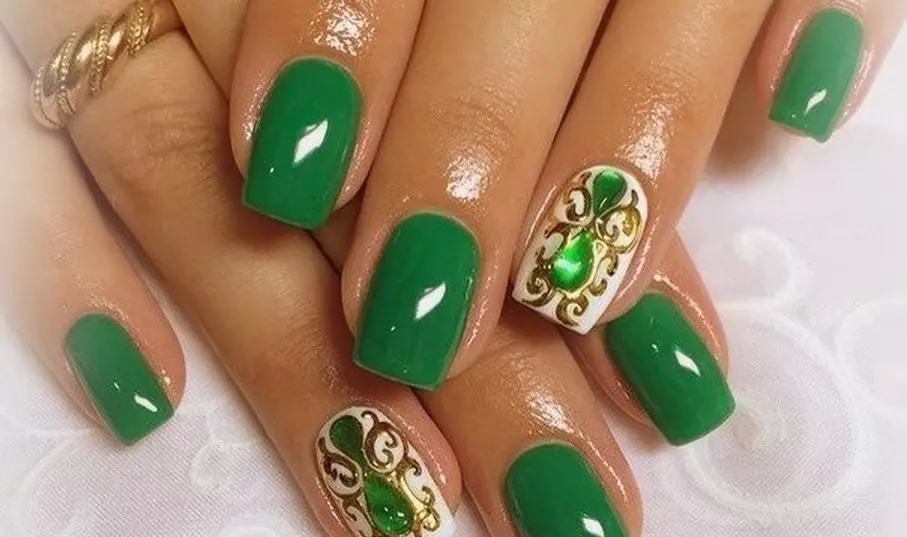 Manicure ee midabada cagaaran (38 sawirro): astaamaha naqshadeynta ciddiyaha 24447_34