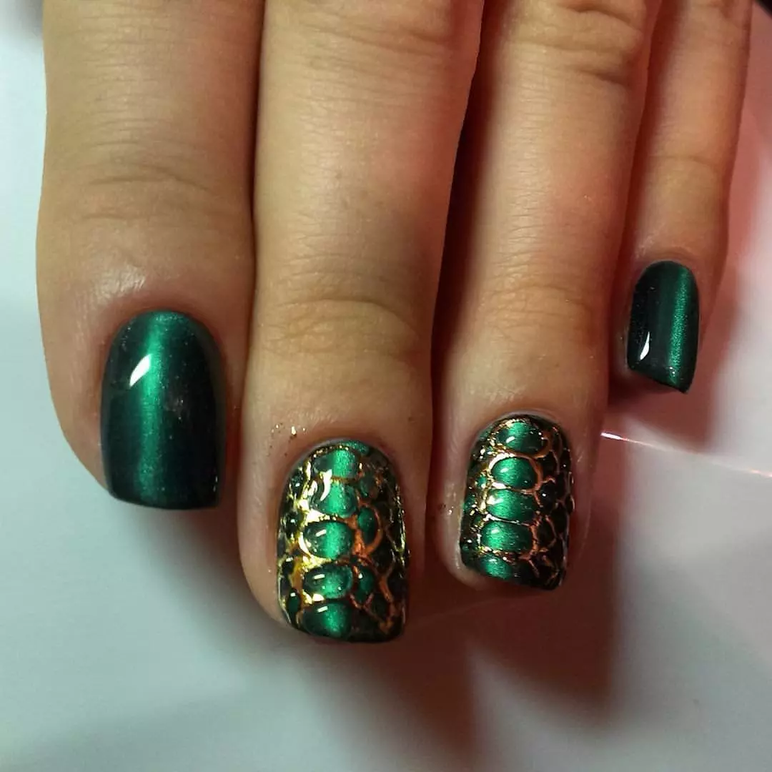 Manicure em cores verdes (38 fotos): características de design de unhas 24447_35