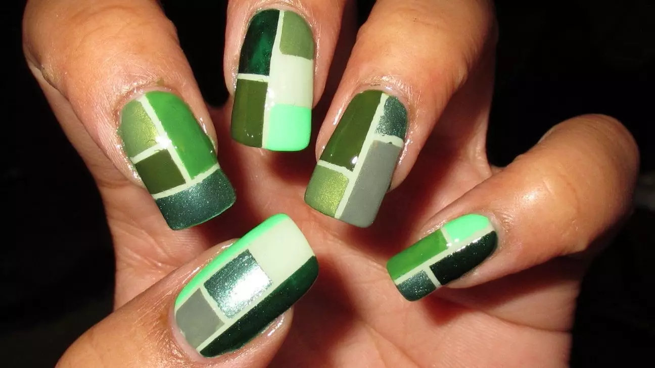 Manicure em cores verdes (38 fotos): características de design de unhas 24447_5