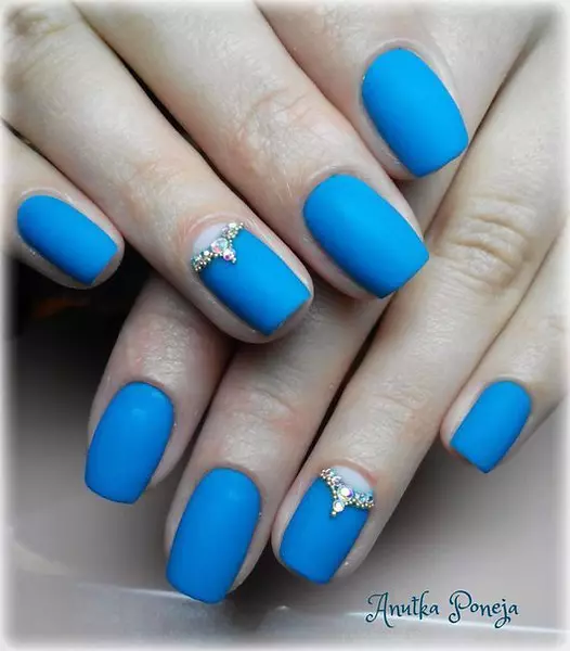 Matte Blue Manicure (40 foto): Desain kuku biru 24452_10