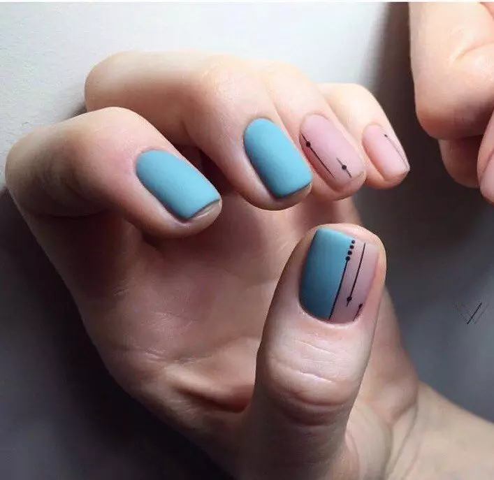 Matte Blue Manicure (40 foto): Desain kuku biru 24452_19