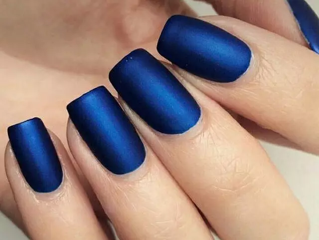 כחול מניקור (125 תמונות): רעיונות שיפוע עבור ציפורניים ארוכות על הידיים של זלן כחול לכה 24459_71