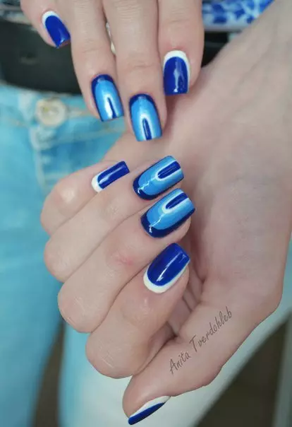 Blue Franch akan Nail (51 Photos): Faransanci Manicure Tare da tsari da tsari, ƙira a cikin White-Blue Gel Lacquer, ra'ayoyi da sigogi 24461_17