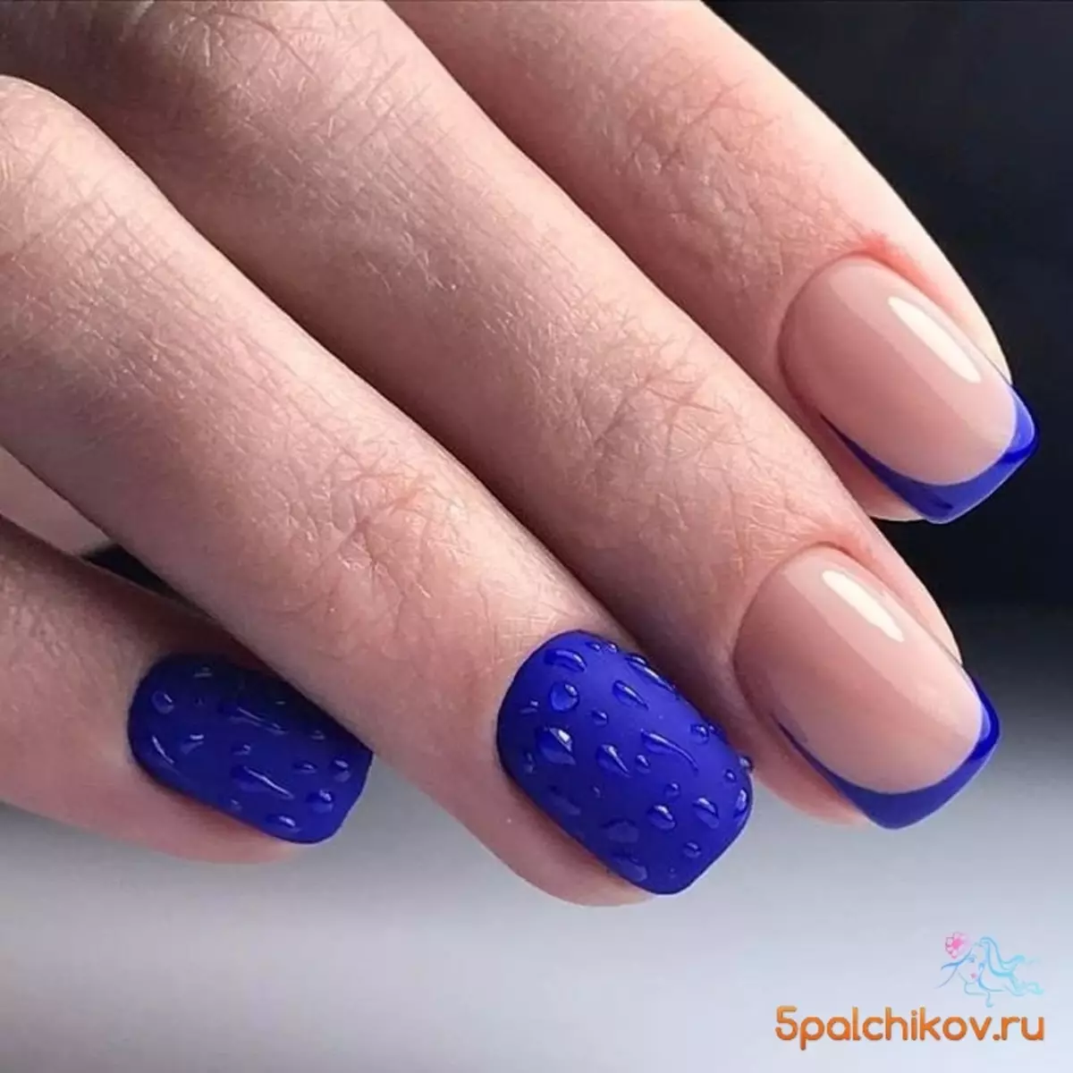 Френч с синим цветом на ногтях
