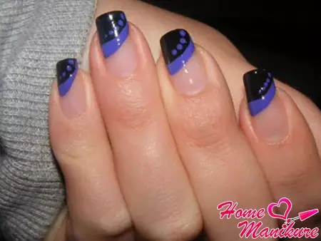 Blue Franch On Nails (51 Foto): Manicure Perancis dengan Corak dan Corak, Reka Bentuk Dalam Lacquer Gamma Gamma White-Blue, Ide dan Perwujudan mereka 24461_9