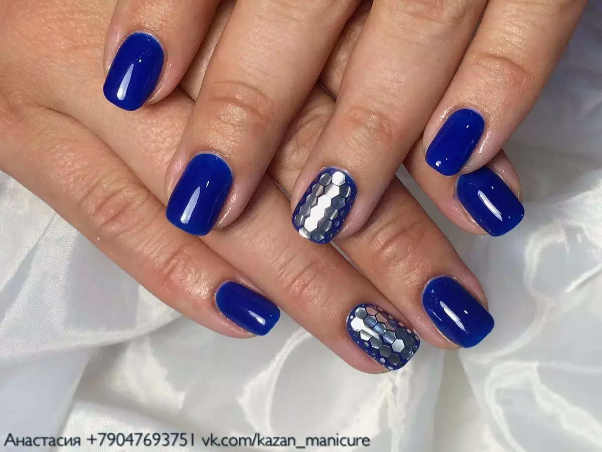 Маникюр на короткие ногти синие оттенки с серебром