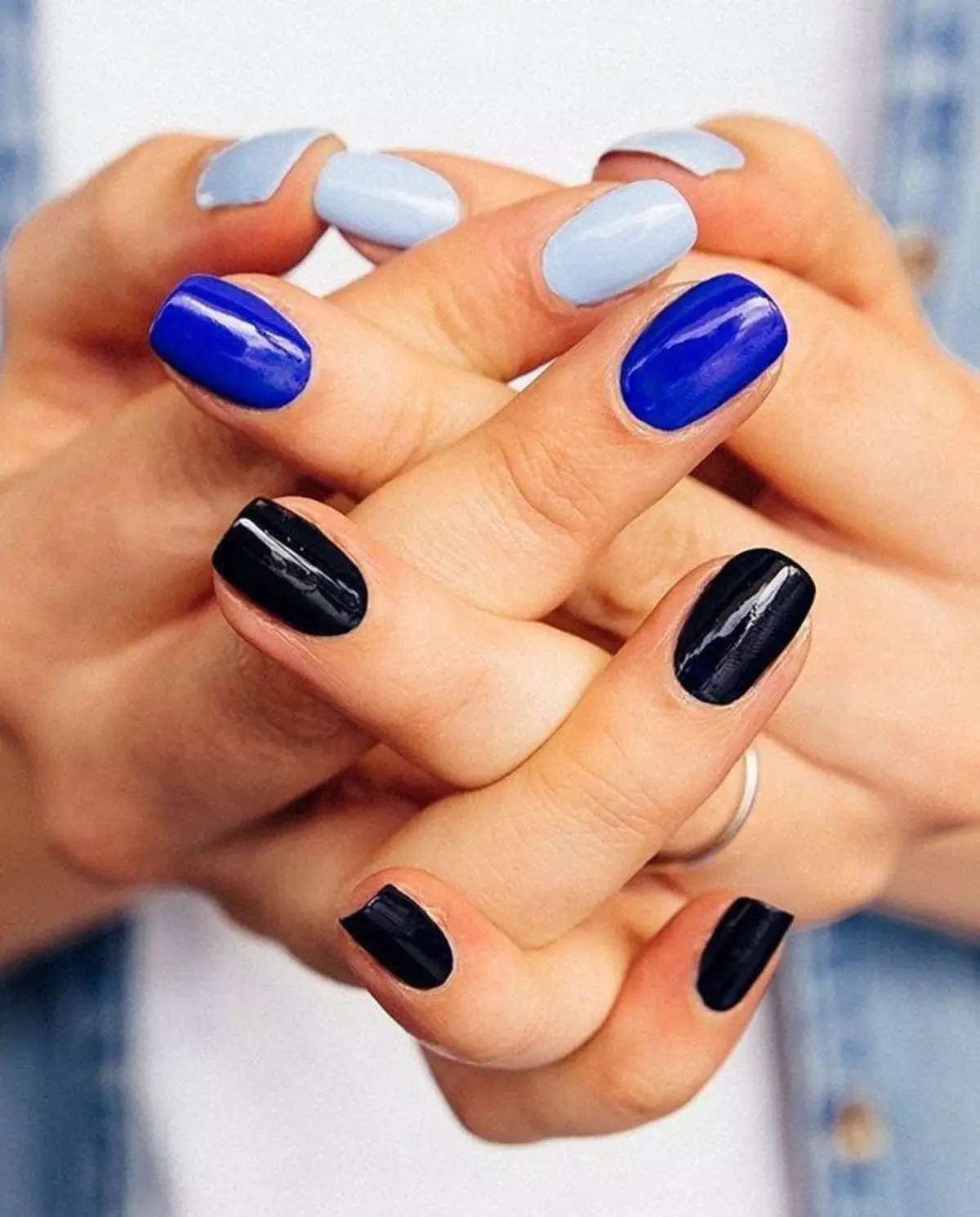 Blue Manicure (102 myndir): Fallegt manicure af bláum lit með glitrum og teikningum, hugmyndum og hönnun nýjungar 24466_24