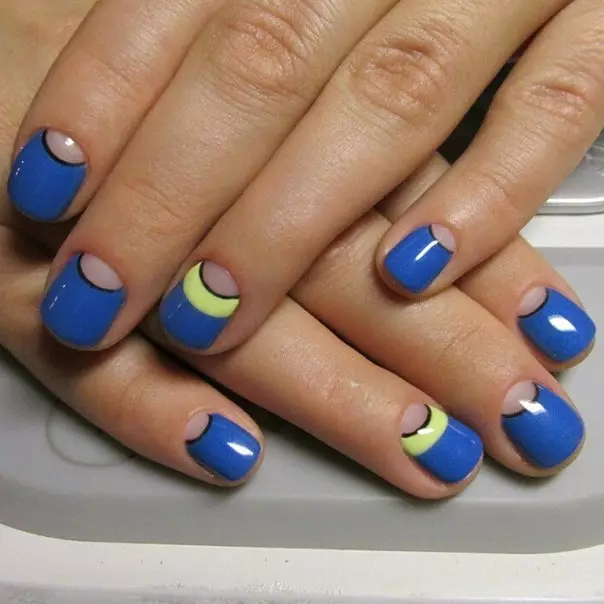 Manicura azul-amarela (51 fotos): ideas de deseño de uñas en tons amarelos e azuis 24468_19