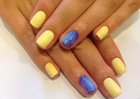 Manicura azul-amarela (51 fotos): ideas de deseño de uñas en tons amarelos e azuis 24468_36