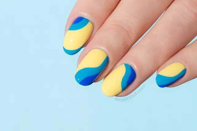 Manicura azul-amarela (51 fotos): ideas de deseño de uñas en tons amarelos e azuis 24468_4