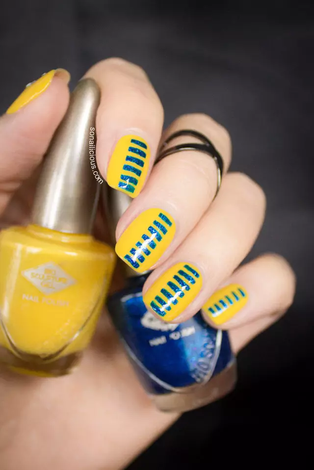 Manicura azul-amarela (51 fotos): ideas de deseño de uñas en tons amarelos e azuis 24468_7