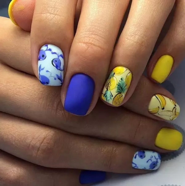 Manicura azul-amarela (51 fotos): ideas de deseño de uñas en tons amarelos e azuis 24468_8