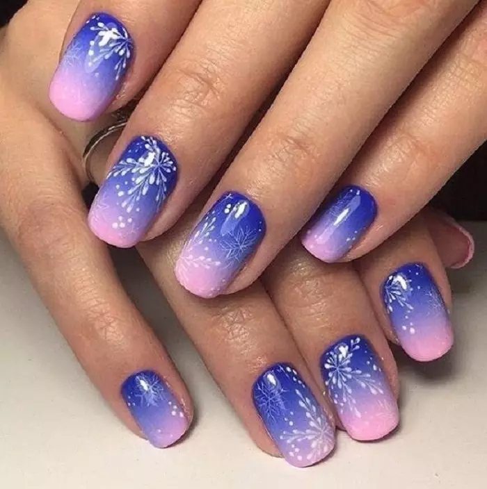 Manicura azul con rosa (35 fotos): deseño de uñas con verniz brillante 24469_10