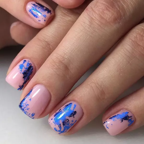 Manicura azul con rosa (35 fotos): deseño de uñas con verniz brillante 24469_13