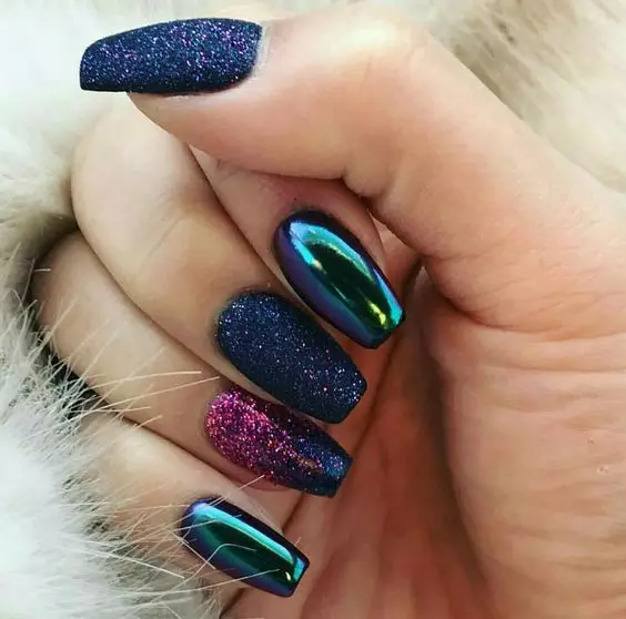 Manicura azul con rosa (35 fotos): deseño de uñas con verniz brillante 24469_23