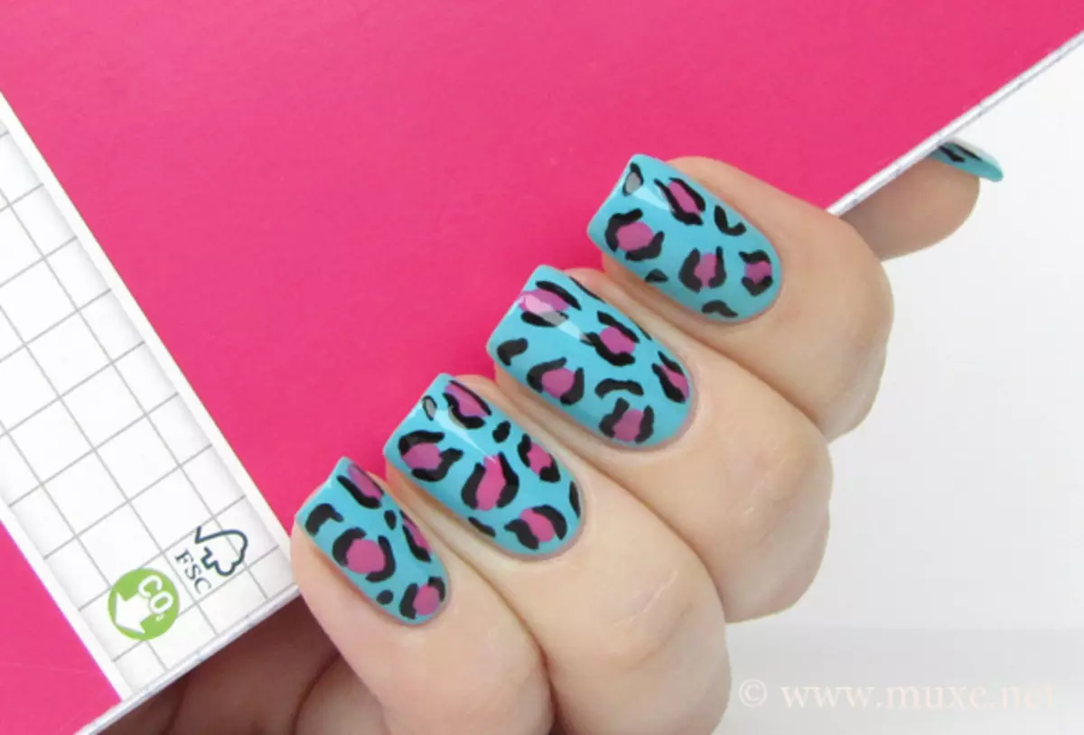 Manicura azul con rosa (35 fotos): deseño de uñas con verniz brillante 24469_24