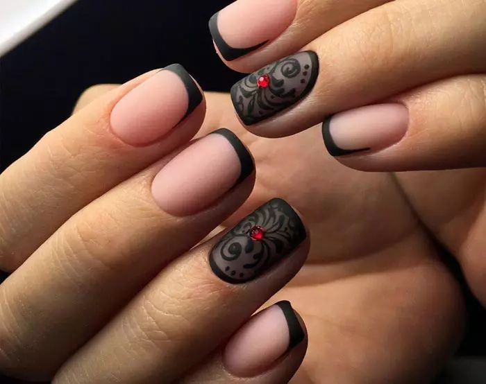 Black Manicure Franch con motivo (23 foto): Design del manicure francese sulle unghie quadrate 24472_15