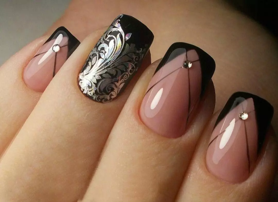 Black Manicure Franch con motivo (23 foto): Design del manicure francese sulle unghie quadrate 24472_19