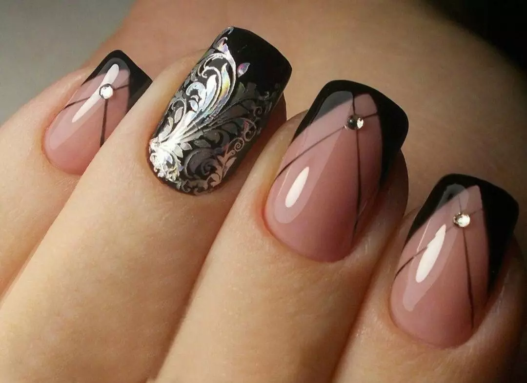 Preto Manicure Franch com padrão (23 fotos): design de manicure francesa em unhas quadradas 24472_19