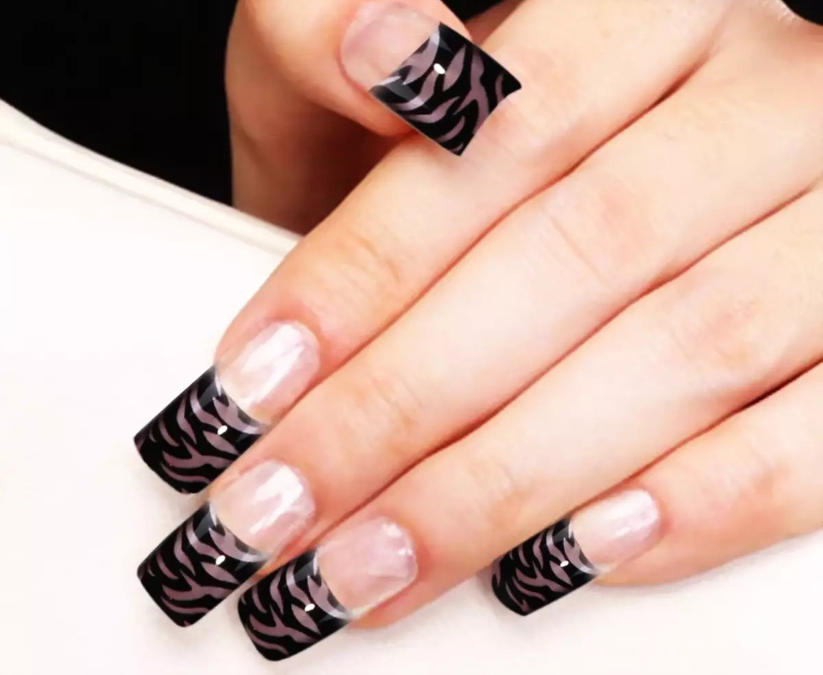 Black Manicure Franch con motivo (23 foto): Design del manicure francese sulle unghie quadrate 24472_2