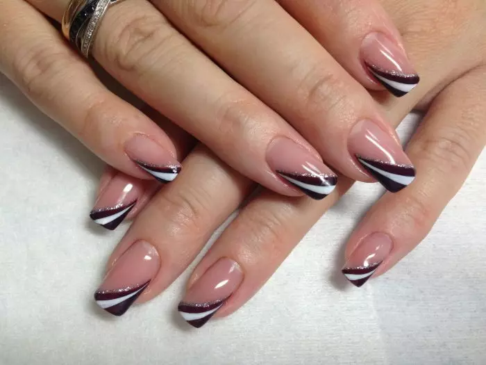 Black Manicure Franch con motivo (23 foto): Design del manicure francese sulle unghie quadrate 24472_5