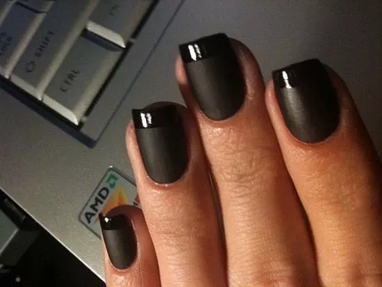 Preto Manicure Franch com padrão (23 fotos): design de manicure francesa em unhas quadradas 24472_9