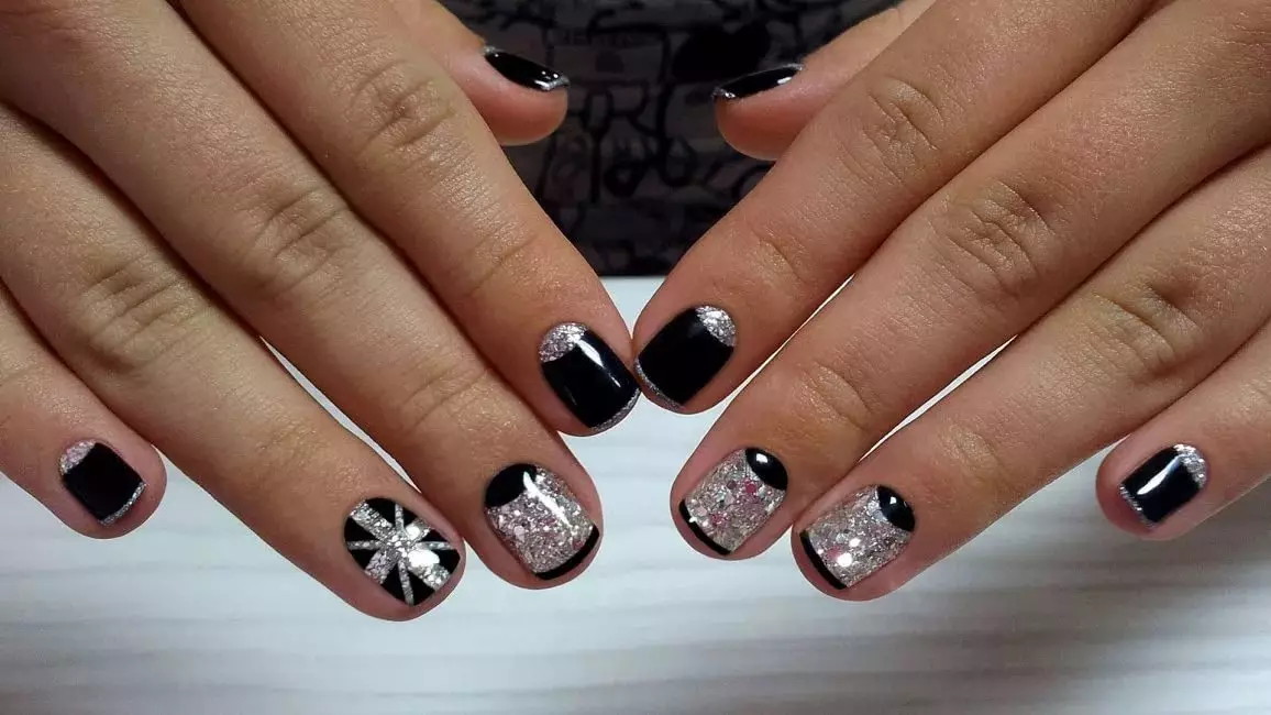 Manikur Ireng Kanthi Sequins (42 Foto): Desain Nail nggunakake Varnish Matte 24476_14