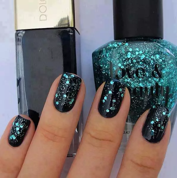 Manikur Ireng Kanthi Sequins (42 Foto): Desain Nail nggunakake Varnish Matte 24476_24