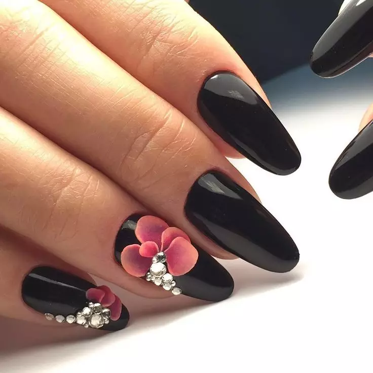 Manicura negra con Rhinestones (49 fotos): Deseño de uñas con verniz mate 24478_17