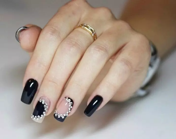 Black Manicure kun Rhinestones (49 fotoj): Najlo-dezajno kun Matte-glazuro 24478_2