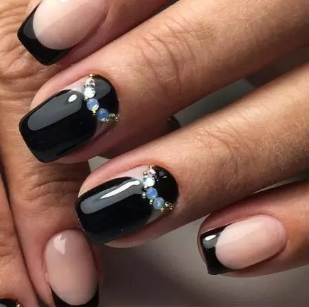 Black Manicure kun Rhinestones (49 fotoj): Najlo-dezajno kun Matte-glazuro 24478_40