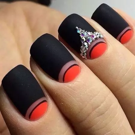 Manicura negra con Rhinestones (49 fotos): Deseño de uñas con verniz mate 24478_44