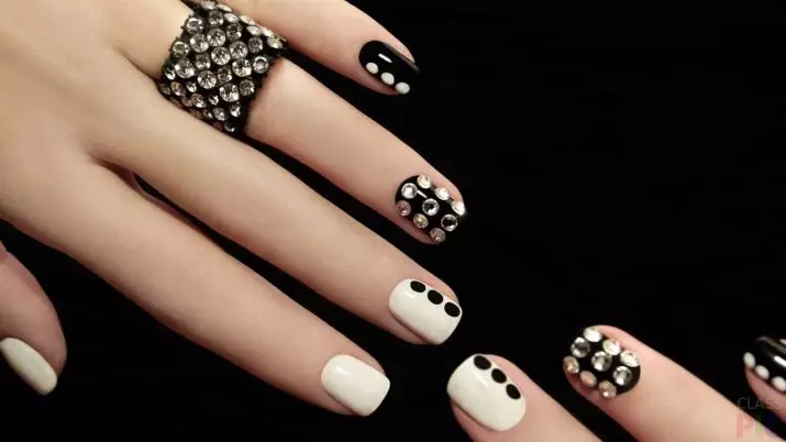 Manicura negra con Rhinestones (49 fotos): Deseño de uñas con verniz mate 24478_8