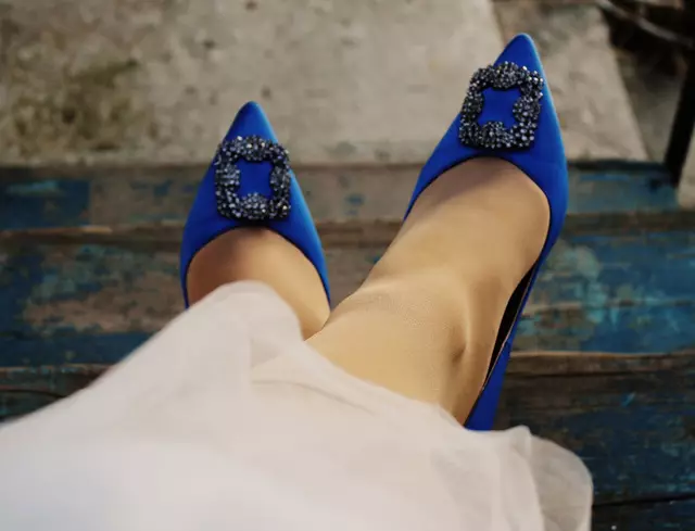 Manolo Blahnik čevlji (34 fotografij): priljubljeni modeli, poroka, koliko znanih čevljev je 2447_31