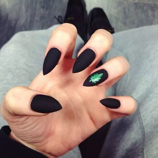 ongles longs noirs (33 photos): idées de manucure avec vernis noir 24481_13