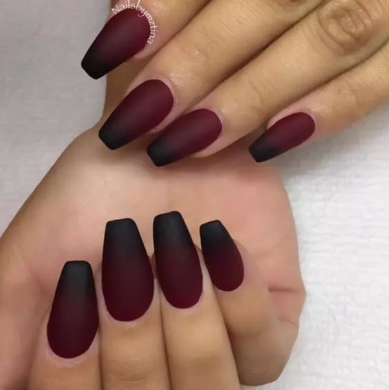 Black Long Nails (33 myndir): manicure hugmyndir með svörtum lakki 24481_19