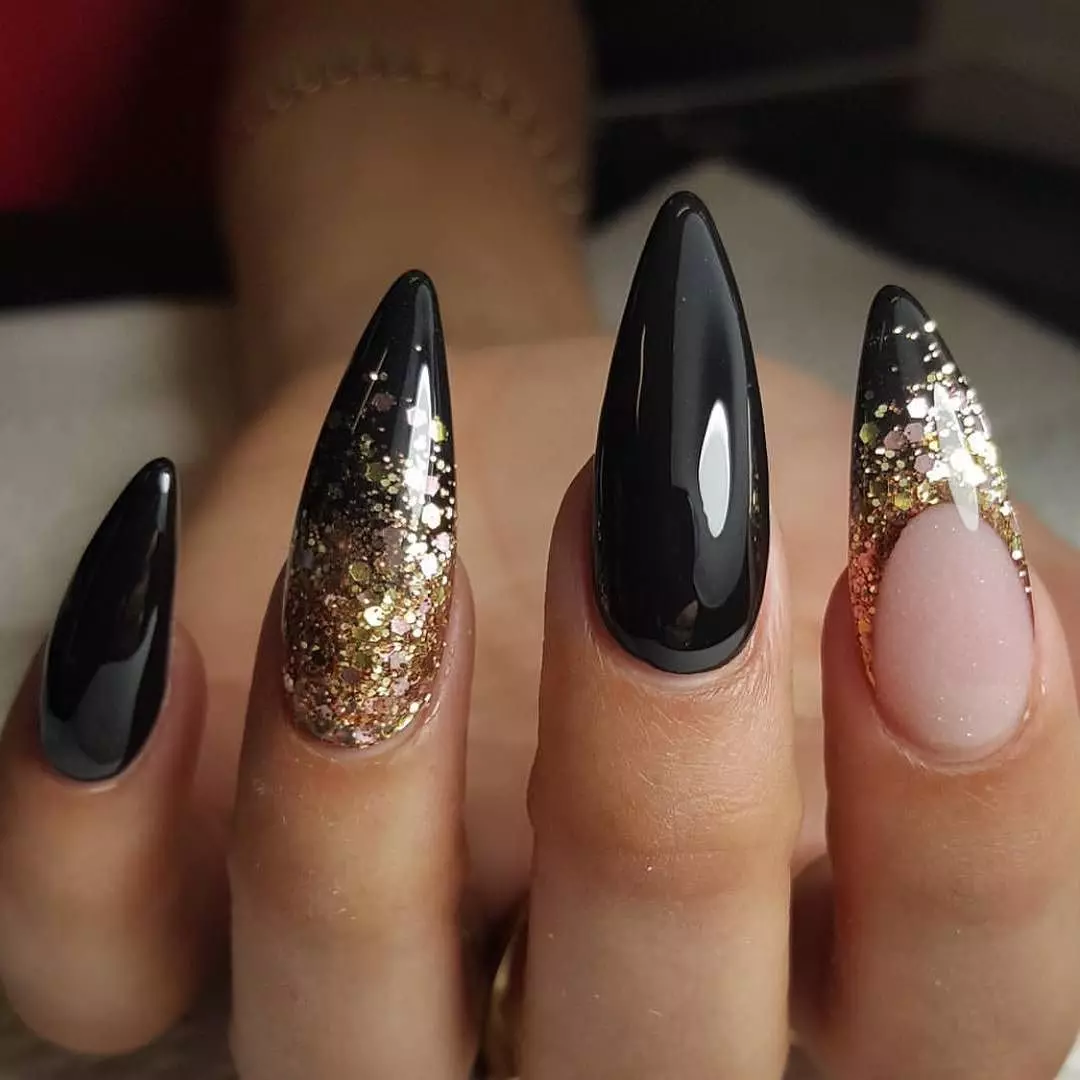 ongles longs noirs (33 photos): idées de manucure avec vernis noir 24481_21