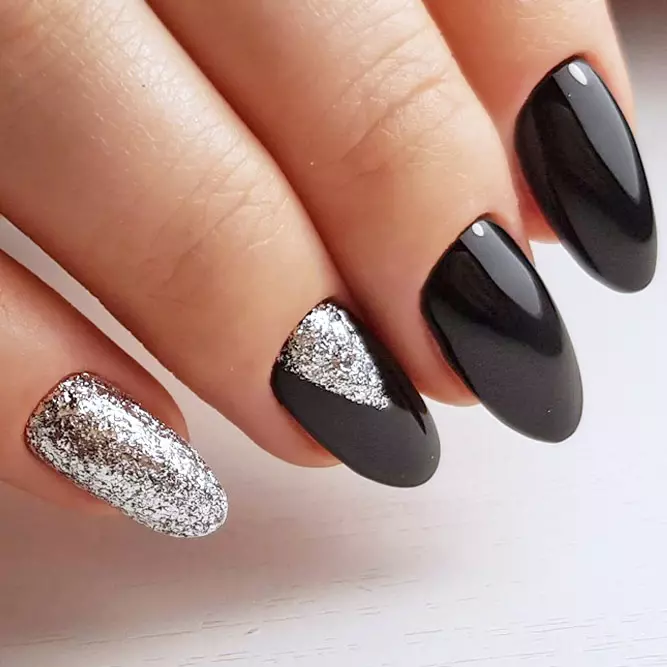 Naarta ciddiyaha dheer ee madow (33 sawir): fikradaha manicure ee leh varnish 24481_22