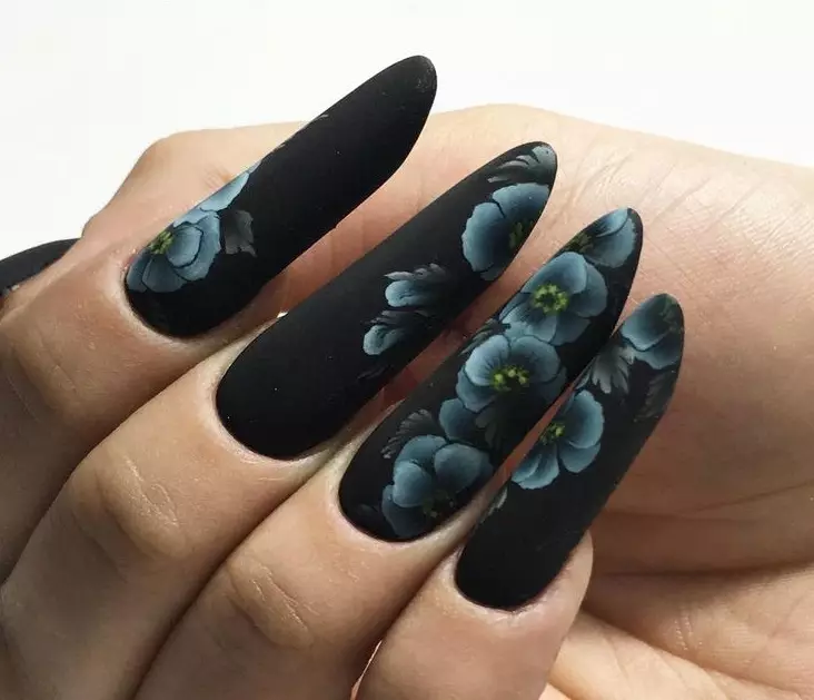 Czarne Długie paznokcie (33 zdjęcia): Pomysły na manicure z czarnym lakierem 24481_28