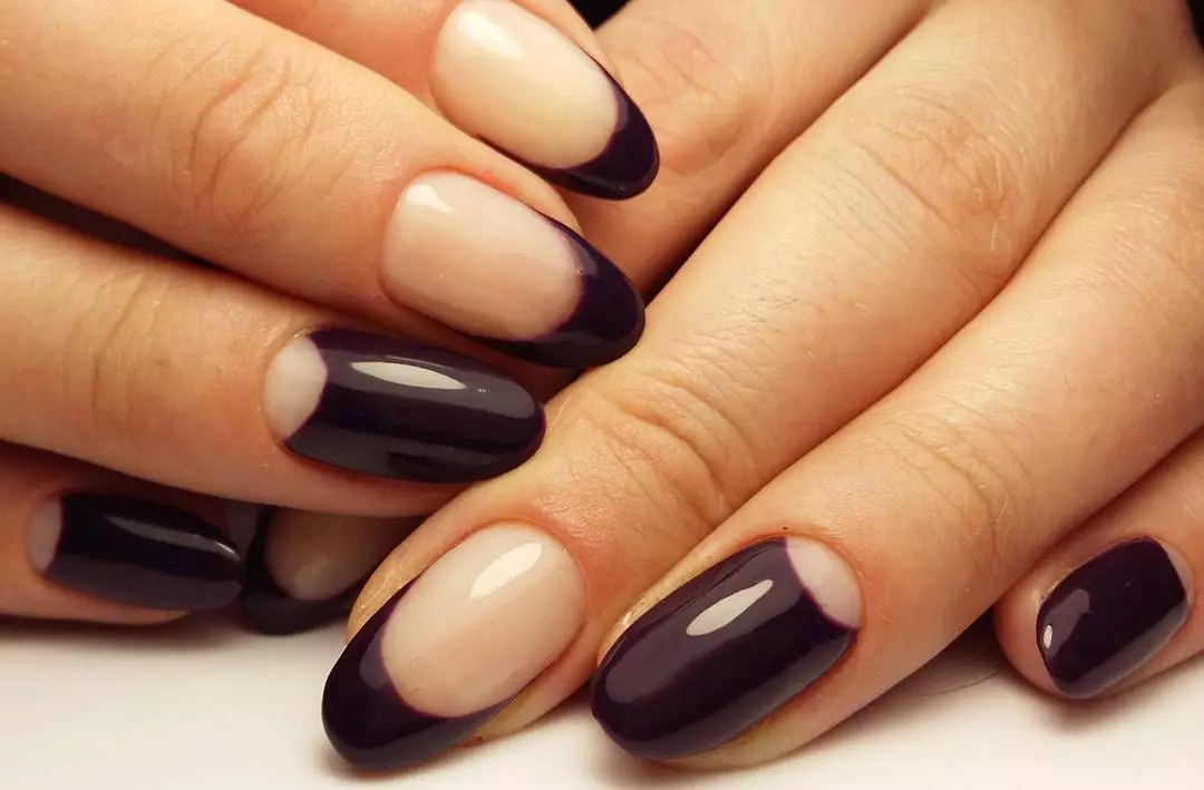 Naarta ciddiyaha dheer ee madow (33 sawir): fikradaha manicure ee leh varnish 24481_30