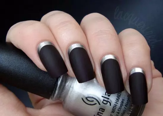 Czarne Długie paznokcie (33 zdjęcia): Pomysły na manicure z czarnym lakierem 24481_31