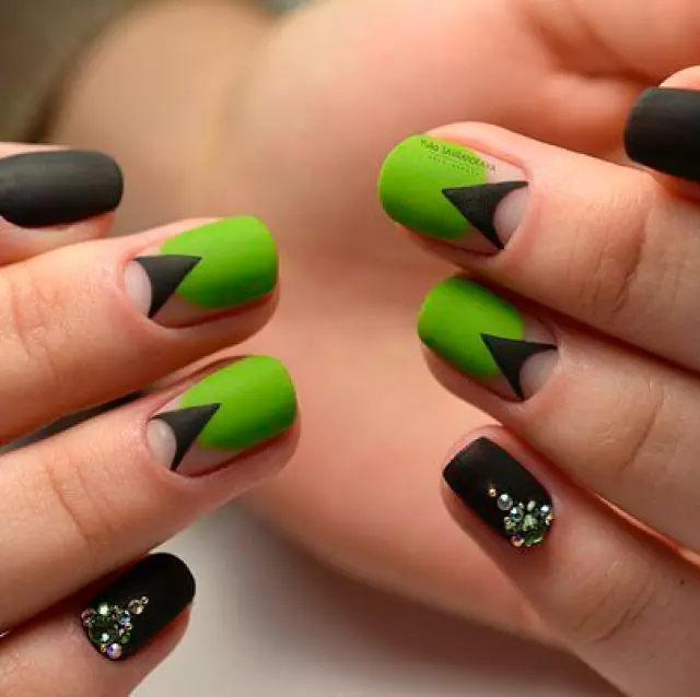 Black na green manicure (31 photos): uko kugira imisumari mu toni abirabura kibisi? 24482_14